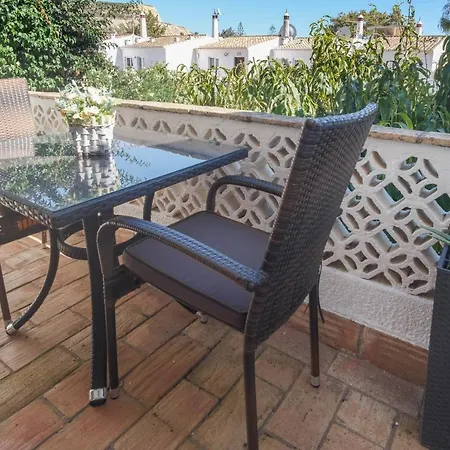 Casa Caravela, Da *